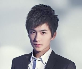 碎发斜刘海直发发型