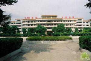 梅州市梅县区宪梓中学位于梅县区新城,创办于一九六九年,原名为梅县