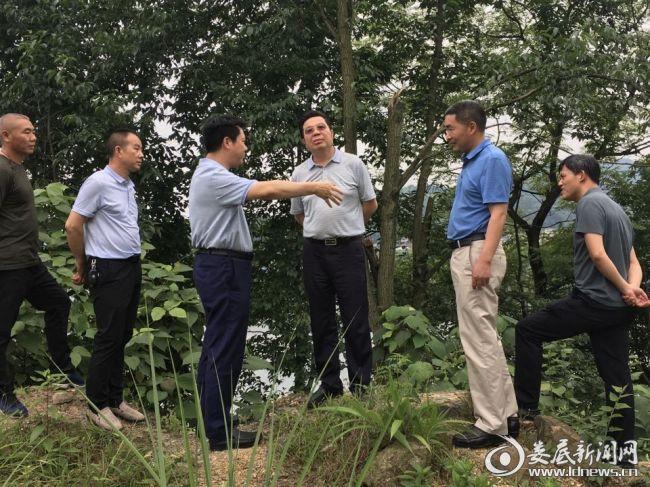 娄底市领导到冷水江市带案下访:信访工作要坚持"三到位一处理"