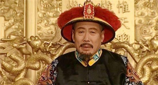 康熙保他,雍正爱他,乾隆对他评价很高,还封他的侄女为皇后