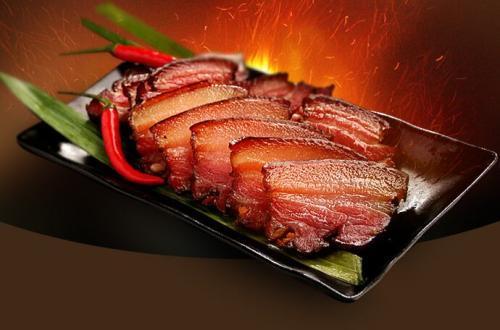腌腊肉时,别只知道加盐!多加这2种"香料",腊肉更香更入味!