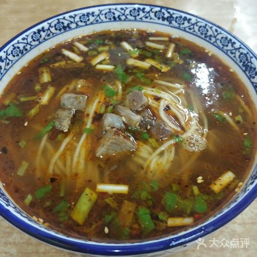 西林春冷热牛肉面