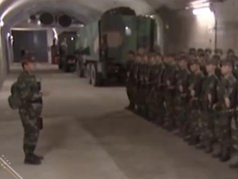 央视罕见曝光中国火箭军秘密基地,地下建筑停满大杀器