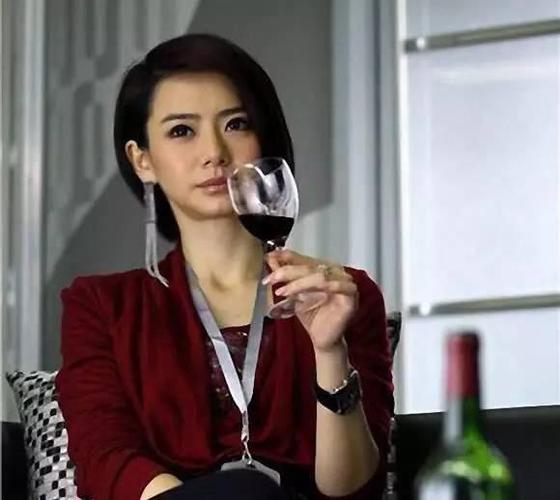 红酒配佳人,林志玲微醺迷人,刘嘉玲尽显女王范!