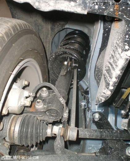 右前轮麦弗逊式独立悬架