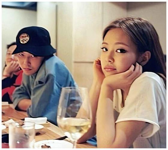 曝权志龙jennie已恋爱一年 原来一切恋爱细节都有迹可