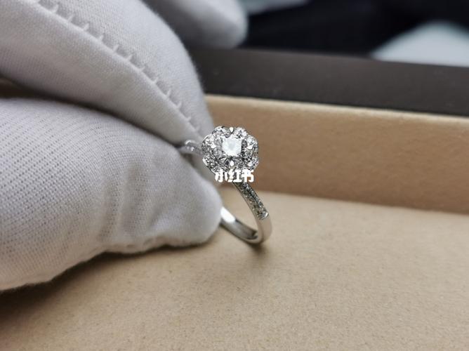 手捧花钻戒_手捧花_钻戒_珠宝_珠宝定制_时尚_配饰