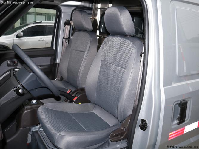 五菱荣光ev 图片