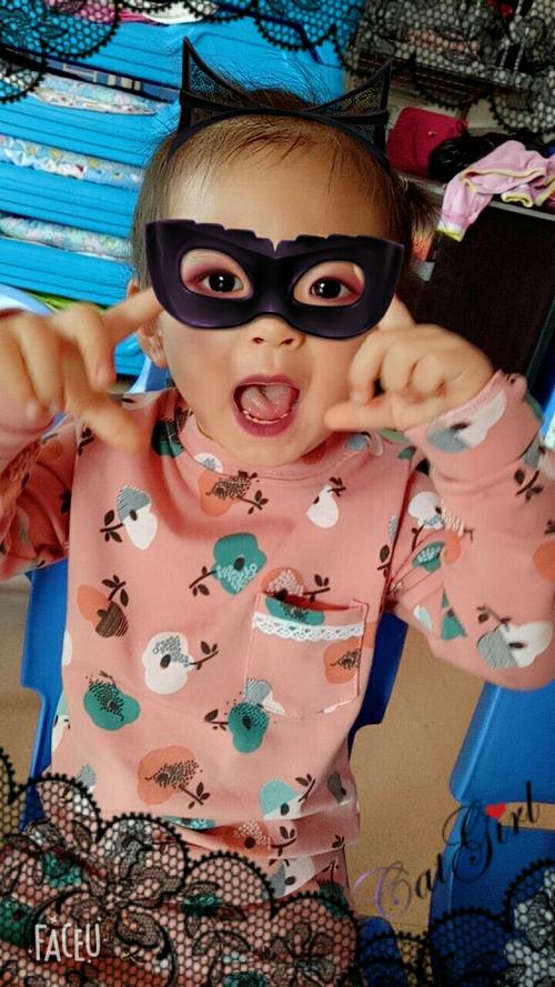 其它 万圣节的"捣蛋鬼们"为庆祝万圣节的来临,将小孩会修饰成各种可爱