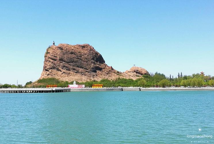 望儿山,位于营口市熊岳镇东两公里处,山峰陡立,平地拔起,高82米