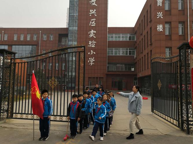 雷锋精神润童心,扣好人生第一粒扣子——复兴区实验小学学雷锋系列