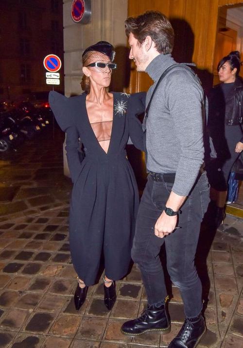 50岁的席琳迪翁有了个小她17岁的新男友一个细节说明一切