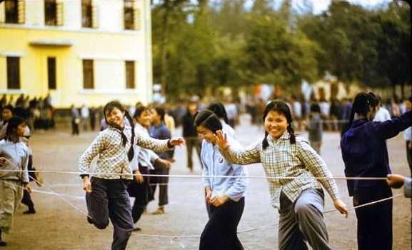 镜头下罕见的70年代校园生活老照片,有没有勾起你的!