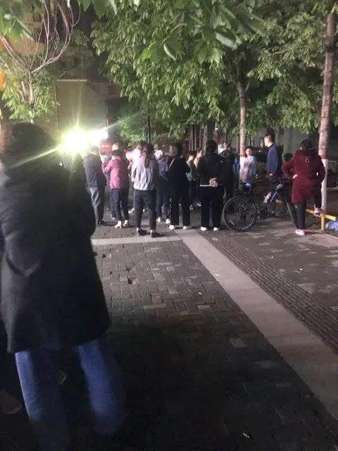 滕州突发一12岁男生深夜打架