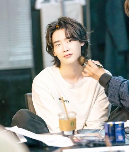 李钟硕的长发造型