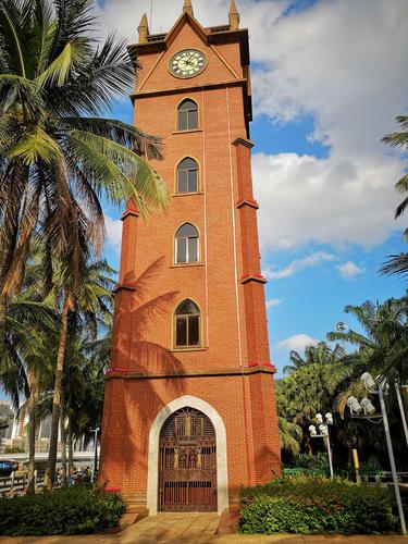 往日的钟楼,成了新的景点.