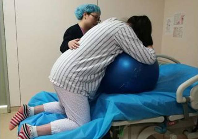 ④选择合适的分娩体位