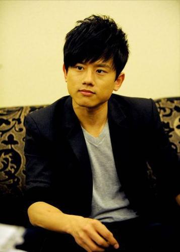 张杰早年参加相亲节目画面辣眼睛表白还被拒谢娜看了想打人