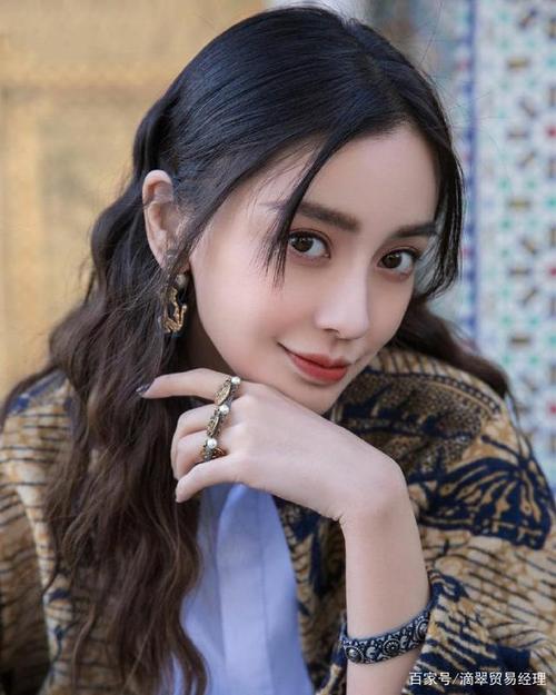 潮流时尚:angelababy,精致优雅,标志性的微笑仙气十足!