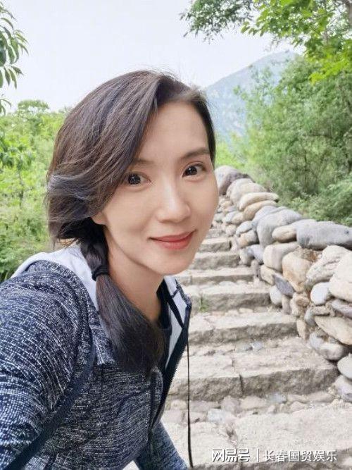 41岁陈好素颜近照,退出演艺圈当老师,"万人迷"如今变成这样了