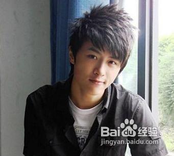 4      男生定位烫就是为了让头发的发根能够增大蓬松度,改善发型