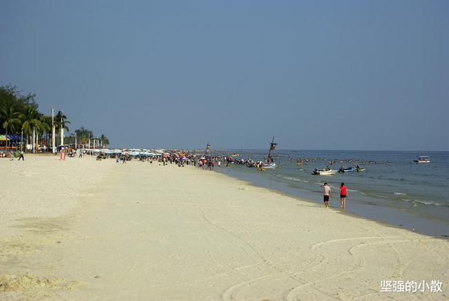 中国3大最美沙滩景色迷人其中有着天下第一滩的称号
