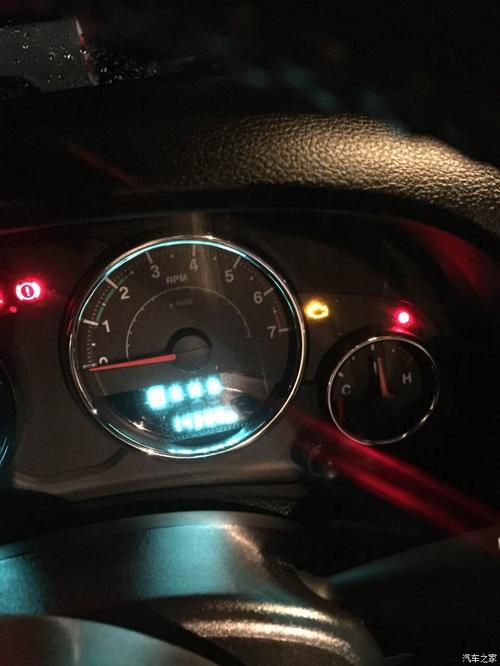 牧马人这个灯亮是什么原因?