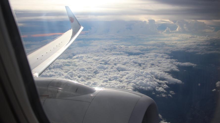 飞机上看云层摄影图片高清宽屏壁纸