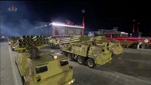 240mm大口径远程火箭炮