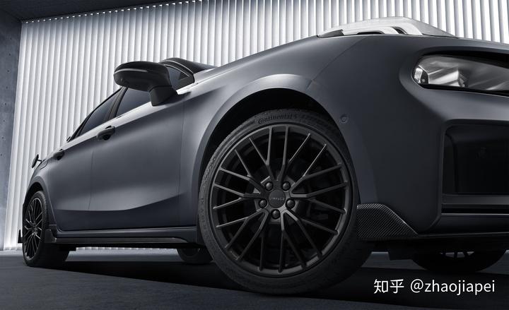 领克03 冠军版,前几天刚刚上市,这台车实体店是买不着的,你得众筹跟