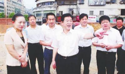 怀化市委书记李亿龙,市委副书记,代市长李晖考察商贸物流项目建设.