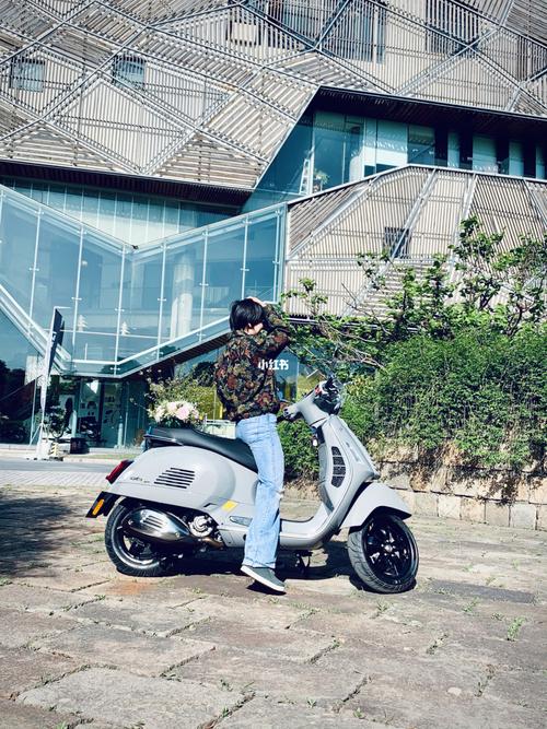 莫兰迪色系 艺术家级水泥灰vespa gts300_艺术家_vespa上海旗舰店自由