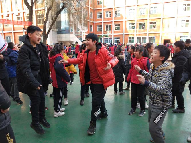 长治市实验小学"迎新年 庆元旦"拔河比赛顺利举行