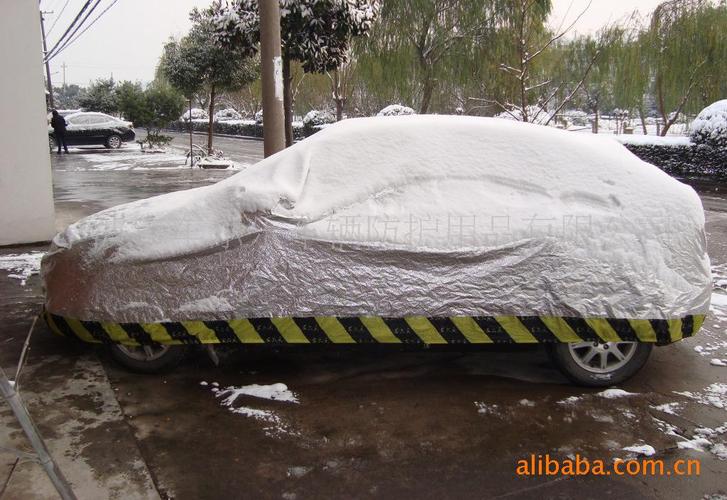 下雪天气,有了车尔乐车衣的保护,车子就不怕受损了.