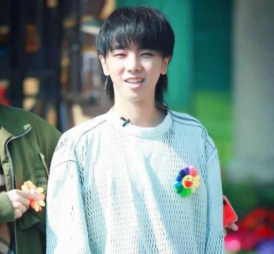 华晨宇年龄 华晨宇个人资料介绍 家庭背景遭起底