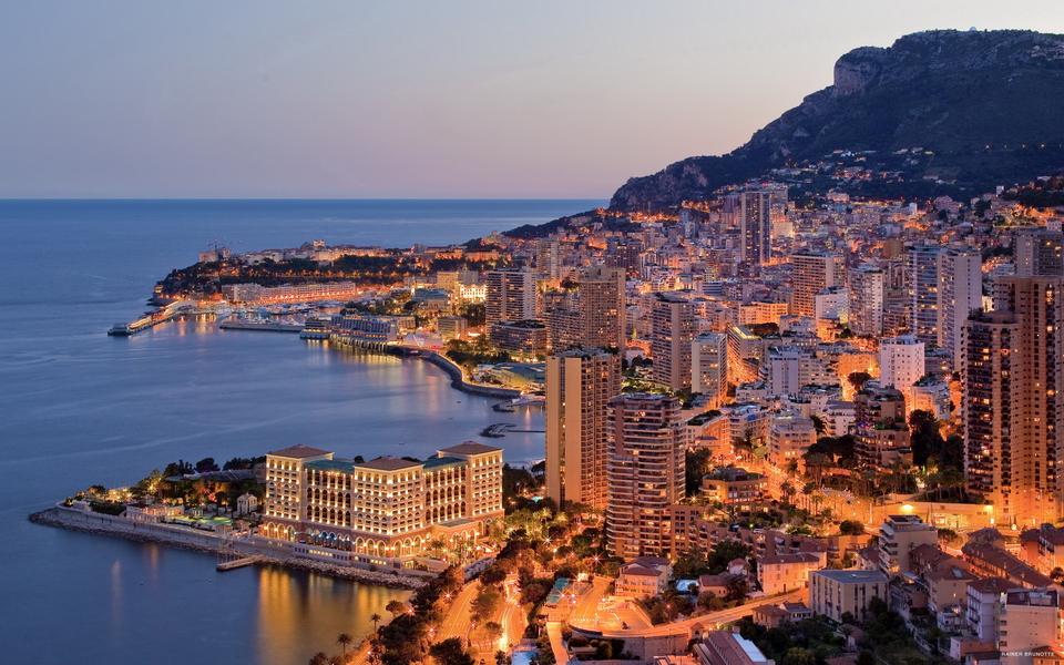摩纳哥的黄昏与夜景宽屏壁纸