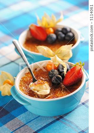 图库照片: creme brulee (cream brulee, burnt cream)