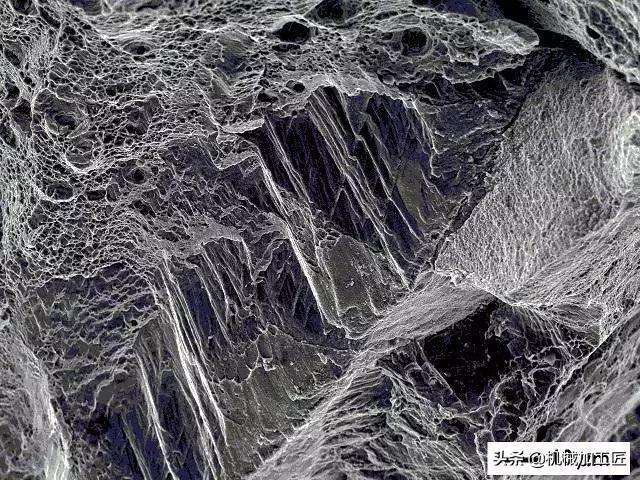 高温环境下,蠕变断裂是涡轮叶片主要的失效形式之一.