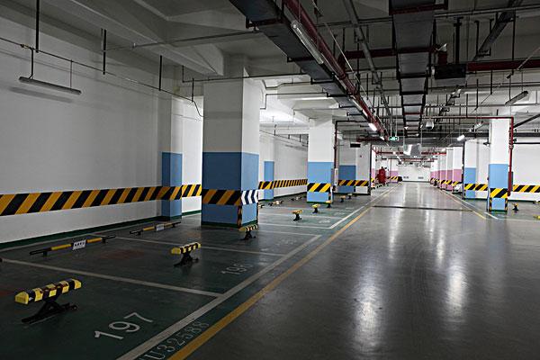 地下停车场图片