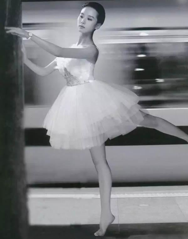 刘诗诗早年一字马跳芭蕾难度系数5.0 青涩模样楚楚动人