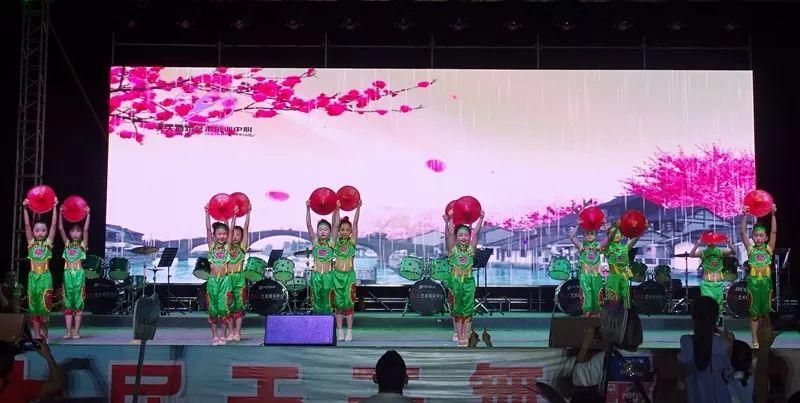 舞蹈《俏江南》