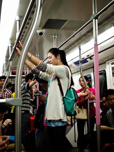 今天坐地铁了--没发现传说中的钢管美女