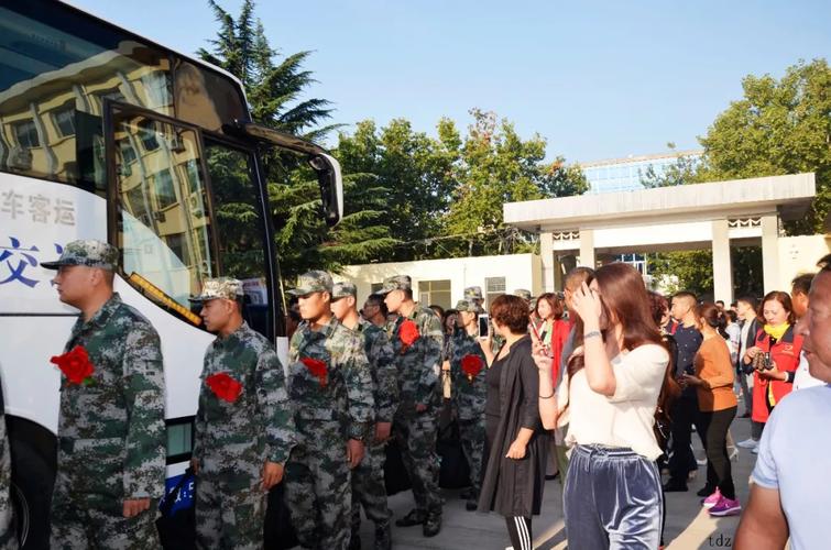 莱阳新兵踏上红色征程!瞅瞅有咱的童鞋没?_部队