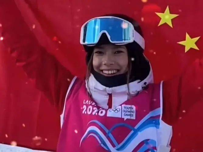 谷爱凌夺冠!_滑雪_偏转_女子