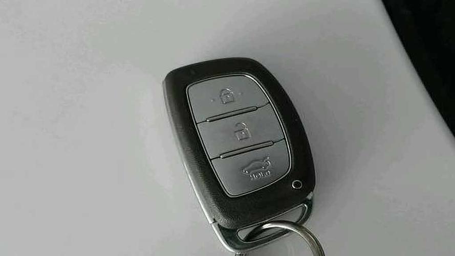 名图现代钥匙怎么换电池