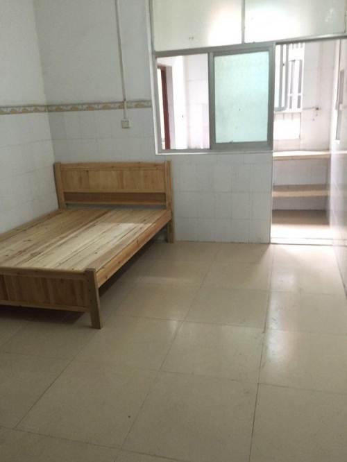 单间,一房一厅出租:配热水器,床,衣柜,电脑桌