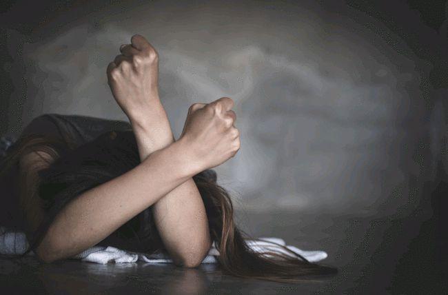 渣男为娶富家千金亲手剥下女友的皮做成风筝结局却令人意外