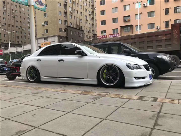 "魅力,刺激"丰田锐志改装低趴范气动避震