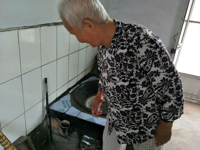 见到,回忆中的汆子