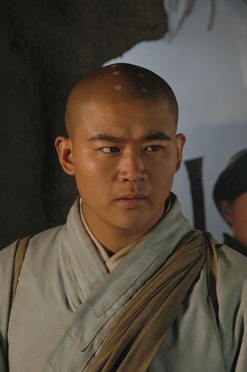 《少林寺传奇3》片场出意外 主演跌入火盆